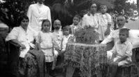 Orang-orang Eropa di Kolonodale, Morowali Utara pada 1919. (Foto: Museum Budaya Dunia/https://www.varldskulturmuseerna.se)